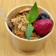 自家製グラノーラ&グリークヨーグルト