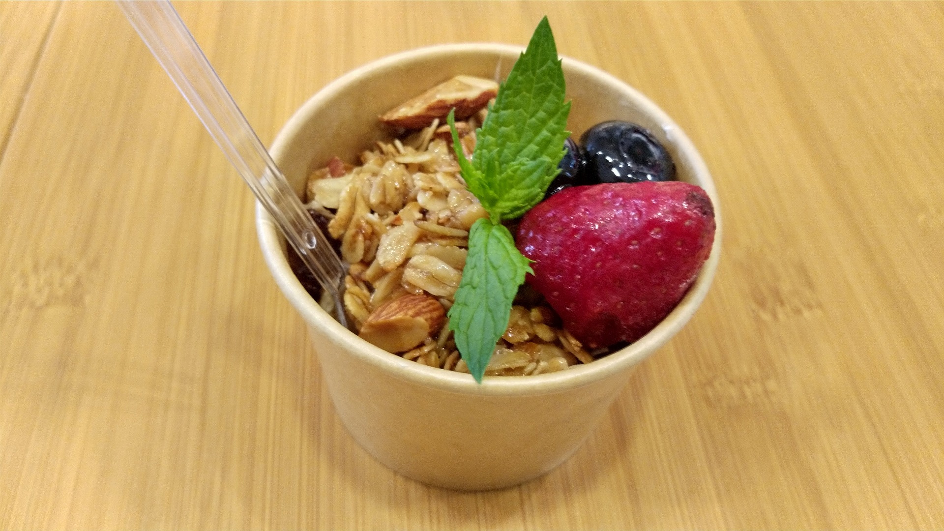 自家製グラノーラ&グリークヨーグルト